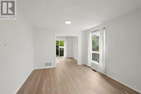 93 Hewitt Way Ottawa ON K2L 3R3