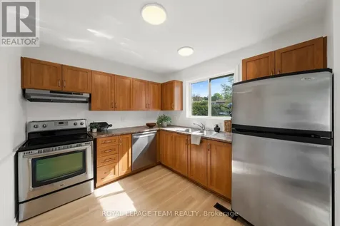 93 Hewitt Way Ottawa ON K2L 3R3