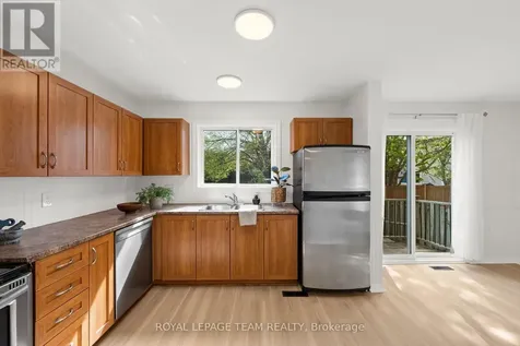 93 Hewitt Way Ottawa ON K2L 3R3