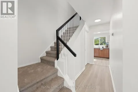 93 Hewitt Way Ottawa ON K2L 3R3