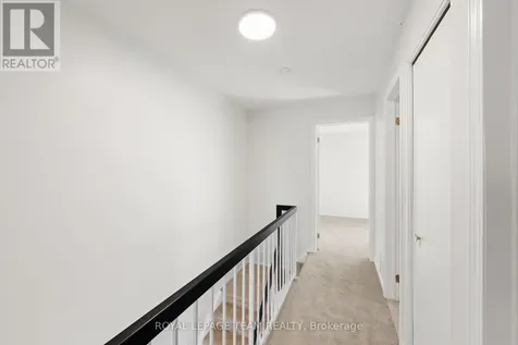 93 Hewitt Way Ottawa ON K2L 3R3