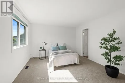 93 Hewitt Way Ottawa ON K2L 3R3