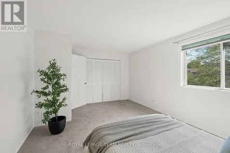 93 Hewitt Way Ottawa ON K2L 3R3