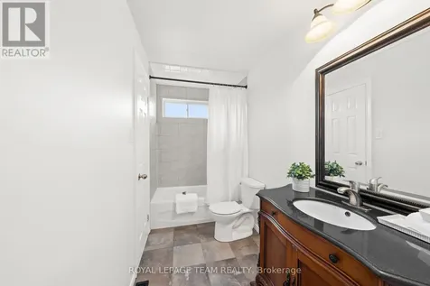 93 Hewitt Way Ottawa ON K2L 3R3