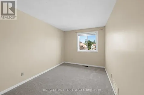93 Hewitt Way Ottawa ON K2L 3R3