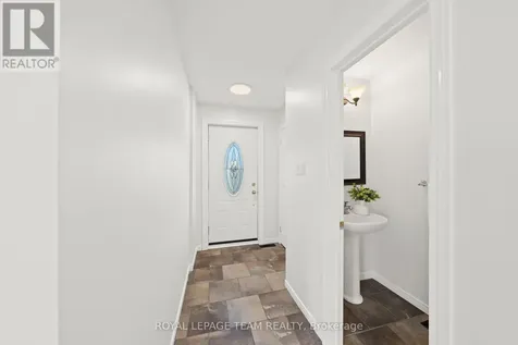 93 Hewitt Way Ottawa ON K2L 3R3