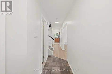 93 Hewitt Way Ottawa ON K2L 3R3