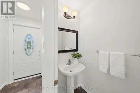 93 Hewitt Way Ottawa ON K2L 3R3