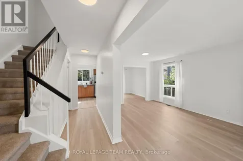 93 Hewitt Way Ottawa ON K2L 3R3