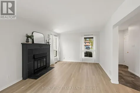 93 Hewitt Way Ottawa ON K2L 3R3