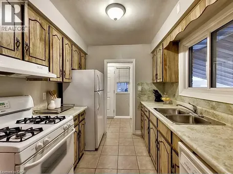 96 Manning Avenue Hamilton ON L9A 3E9