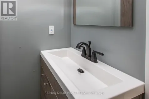 323 Monica Crescent Ottawa ON K1E 3N6
