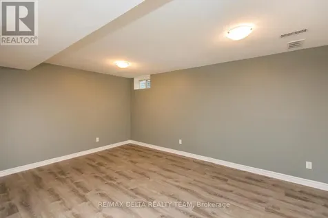 323 Monica Crescent Ottawa ON K1E 3N6