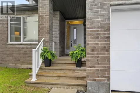 408 Gidran Circle Ottawa ON K2V 0P5