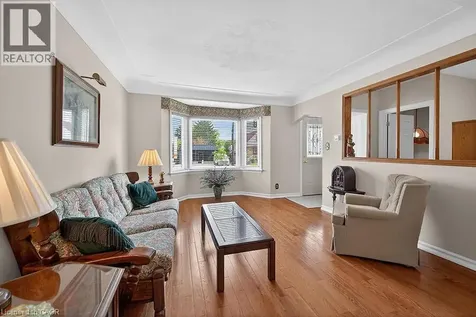 954 Queensdale Avenue East Hamilton ON L8T 1H6