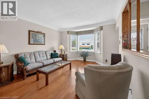 954 Queensdale Avenue East Hamilton ON L8T 1H6