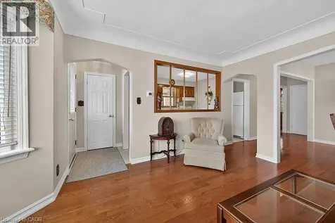 954 Queensdale Avenue East Hamilton ON L8T 1H6
