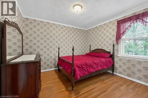 954 Queensdale Avenue East Hamilton ON L8T 1H6