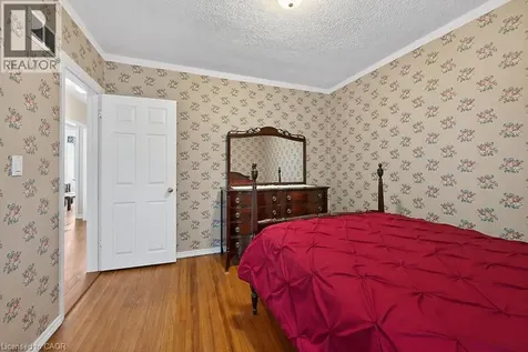 954 Queensdale Avenue East Hamilton ON L8T 1H6