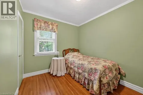954 Queensdale Avenue East Hamilton ON L8T 1H6