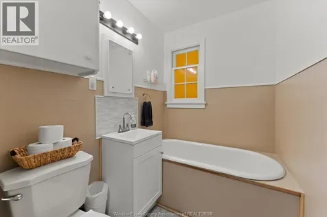 1588 Central Avenue Windsor ON N8Y 3V8