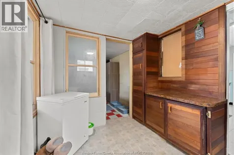 1588 Central Avenue Windsor ON N8Y 3V8