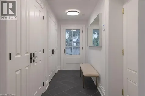 146 Abbey Court Oakville ON L6J 4L1