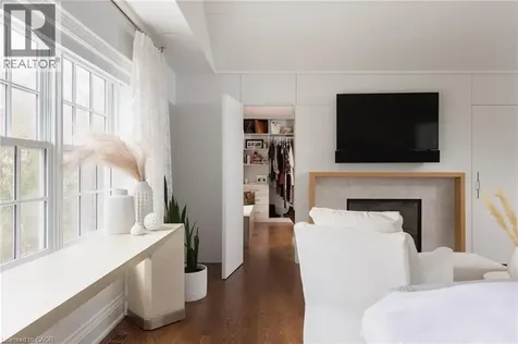 146 Abbey Court Oakville ON L6J 4L1