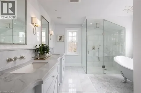 146 Abbey Court Oakville ON L6J 4L1