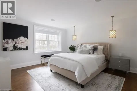 146 Abbey Court Oakville ON L6J 4L1