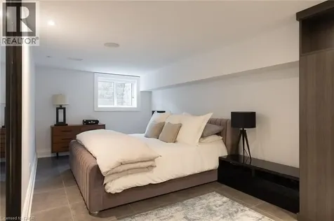 146 Abbey Court Oakville ON L6J 4L1