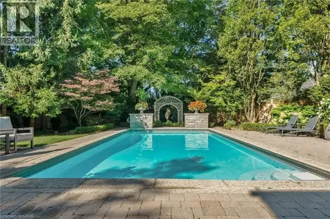 146 Abbey Court Oakville ON L6J 4L1