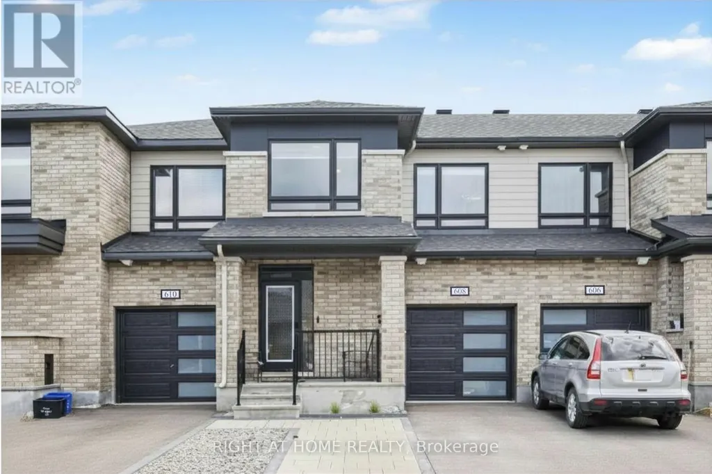 608 Fenwick Way Ottawa ON K2J 7E5