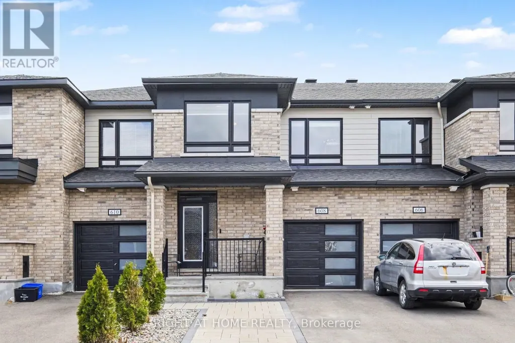 608 Fenwick Way Ottawa ON K2J 7E5