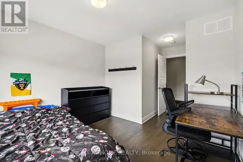 608 Fenwick Way Ottawa ON K2J 7E5