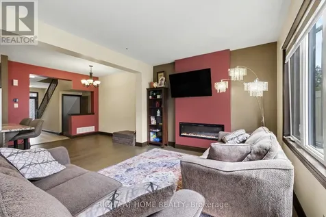608 Fenwick Way Ottawa ON K2J 7E5