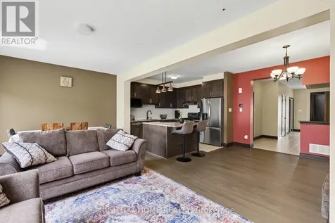 608 Fenwick Way Ottawa ON K2J 7E5