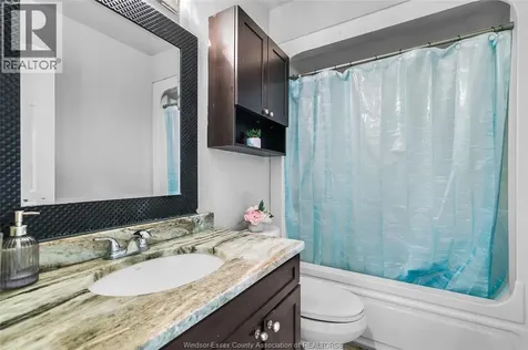 992 Whistler Court Windsor ON N8P 1L2