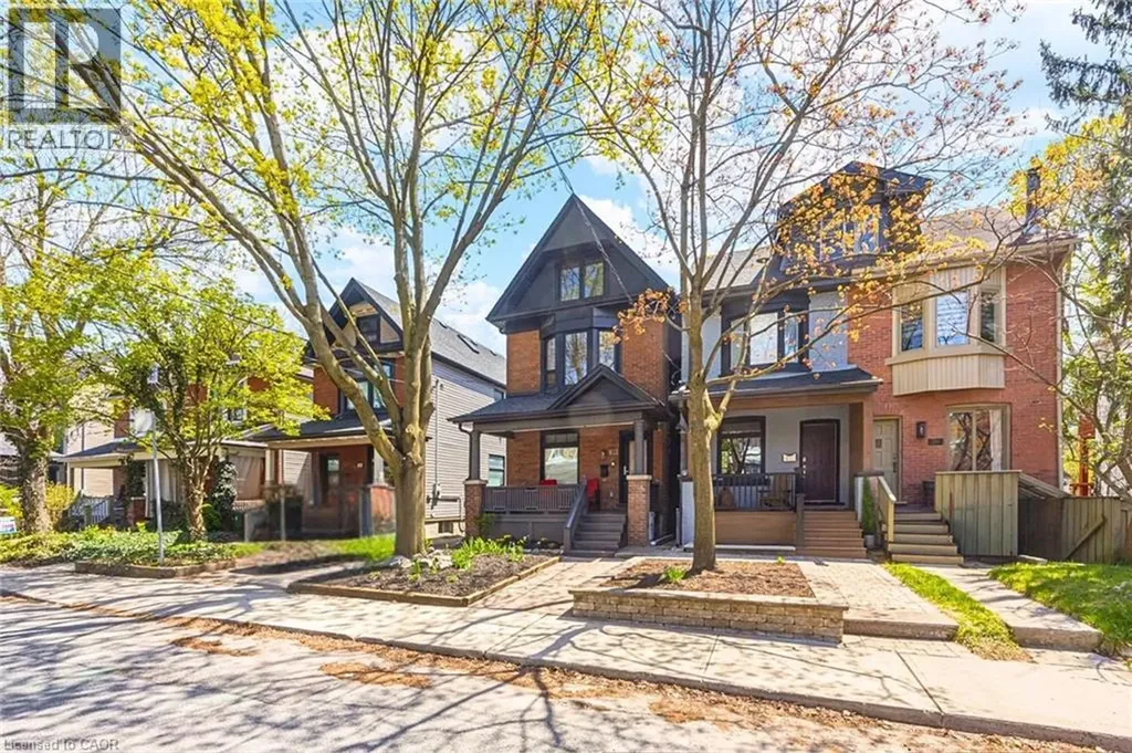 103 Harcourt Avenue Toronto ON M4J 1J3