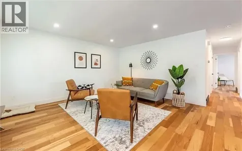 10 Sandlyn Court Hamilton ON L8H 2R5
