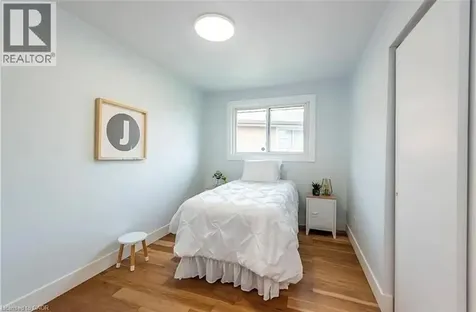 10 Sandlyn Court Hamilton ON L8H 2R5