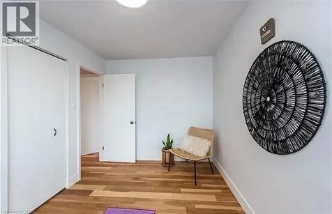 10 Sandlyn Court Hamilton ON L8H 2R5