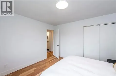 10 Sandlyn Court Hamilton ON L8H 2R5