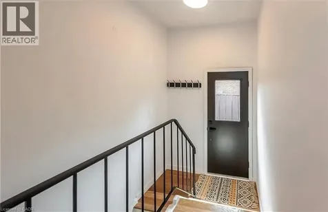 10 Sandlyn Court Hamilton ON L8H 2R5