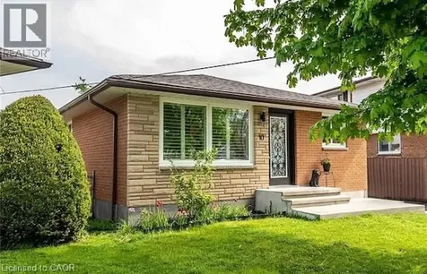 10 Sandlyn Court Hamilton ON L8H 2R5