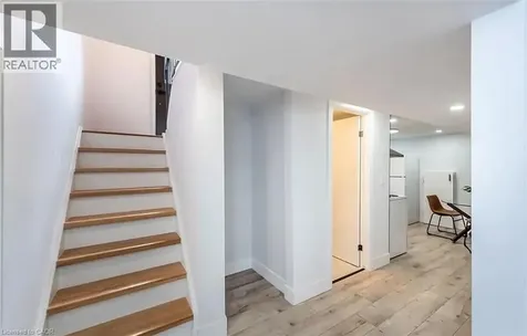 10 Sandlyn Court Hamilton ON L8H 2R5