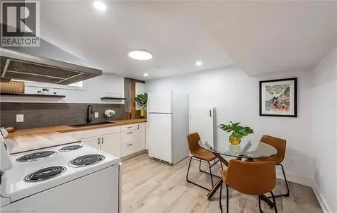 10 Sandlyn Court Hamilton ON L8H 2R5