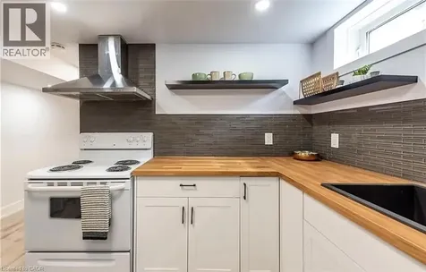 10 Sandlyn Court Hamilton ON L8H 2R5