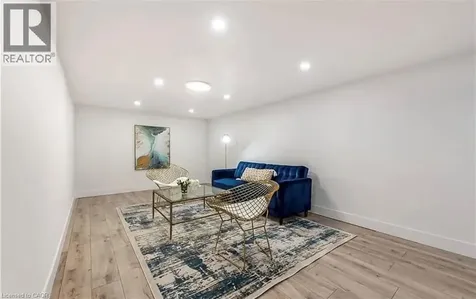 10 Sandlyn Court Hamilton ON L8H 2R5