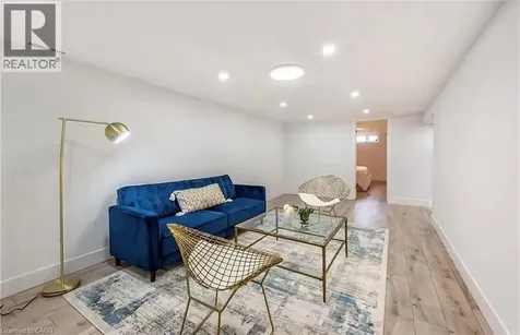 10 Sandlyn Court Hamilton ON L8H 2R5